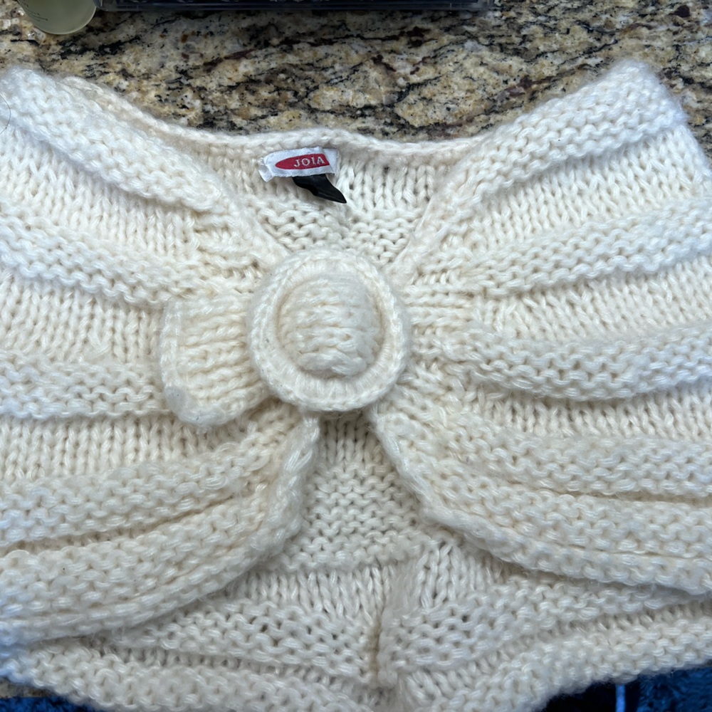 Hand made cream wrap around Shaw!